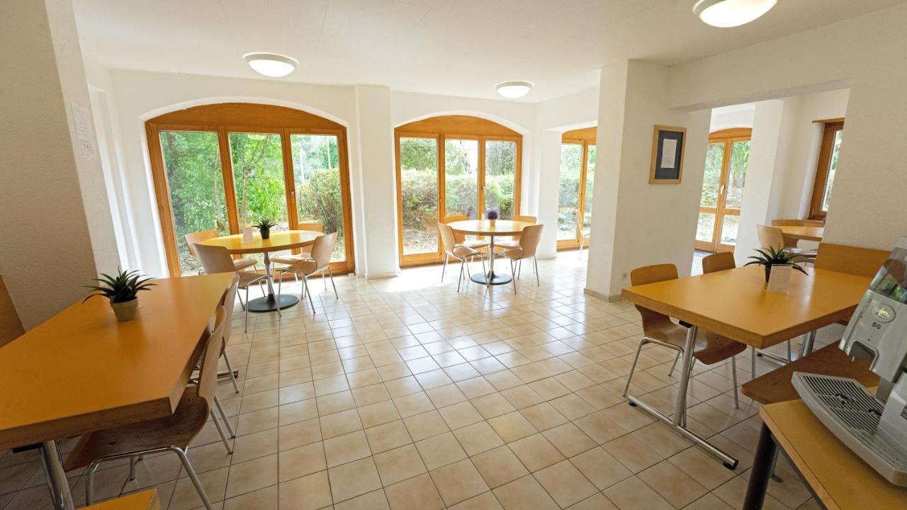 Delemont Youth Hostel מראה חיצוני תמונה