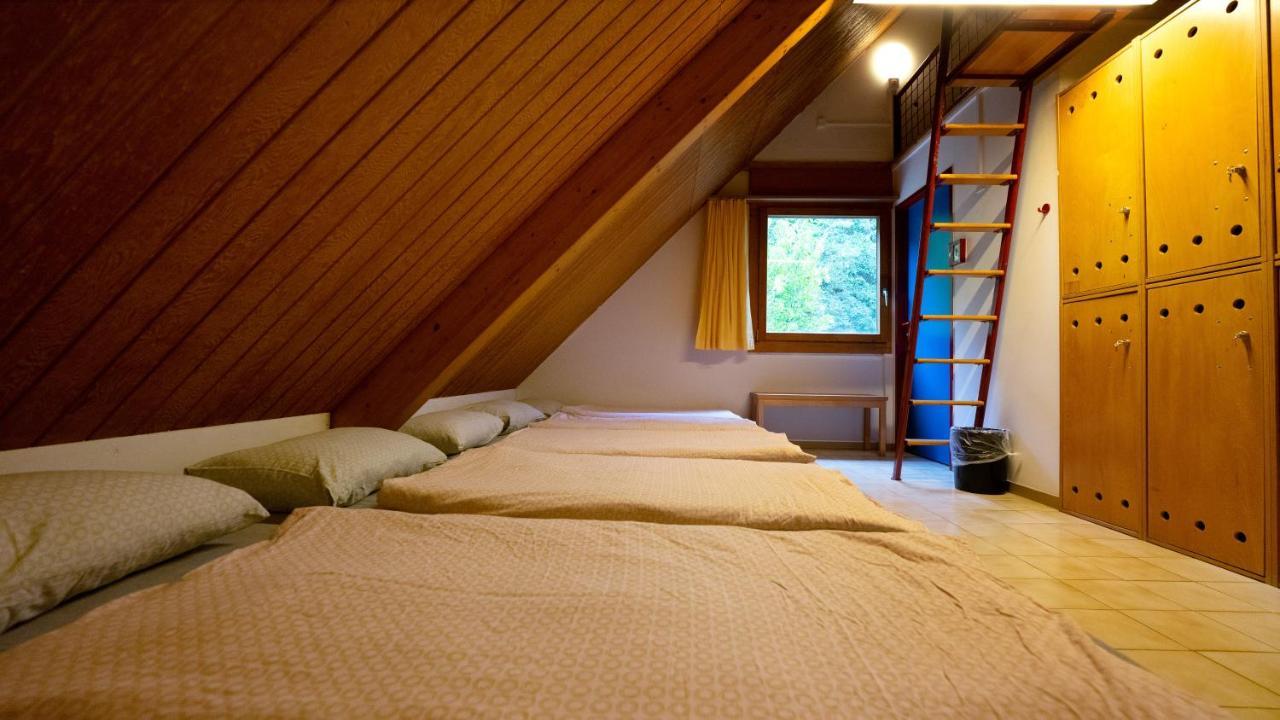 Delemont Youth Hostel מראה חיצוני תמונה