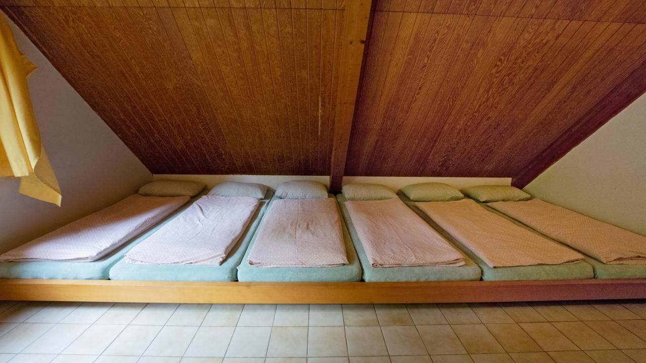 Delemont Youth Hostel מראה חיצוני תמונה